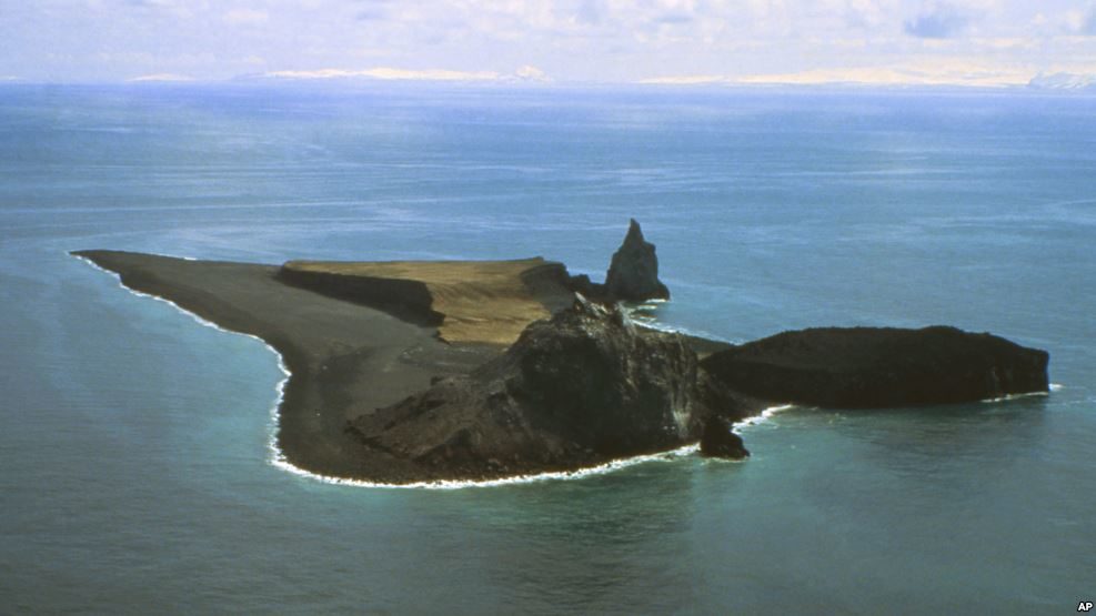  isla Bogoslof en Alaska