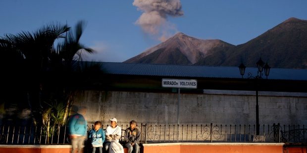 Fotografía del volcán de Fuego