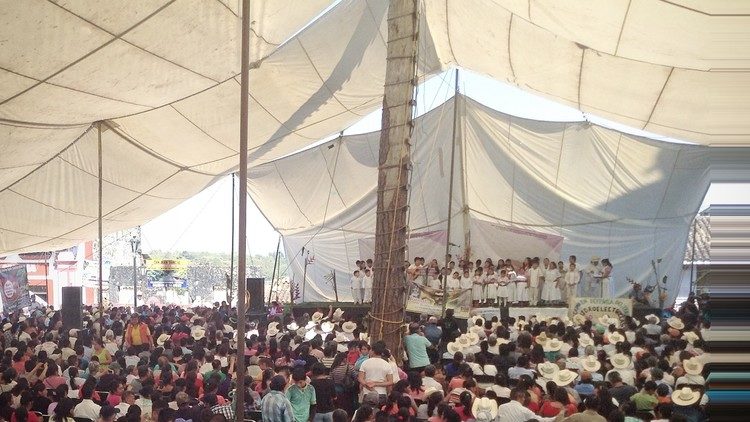 Asamblea masiva en Cuetzalan de los pueblos macehual —náhuatl—, totonaco y mestizo contra proyectos extractivos en sus territorios