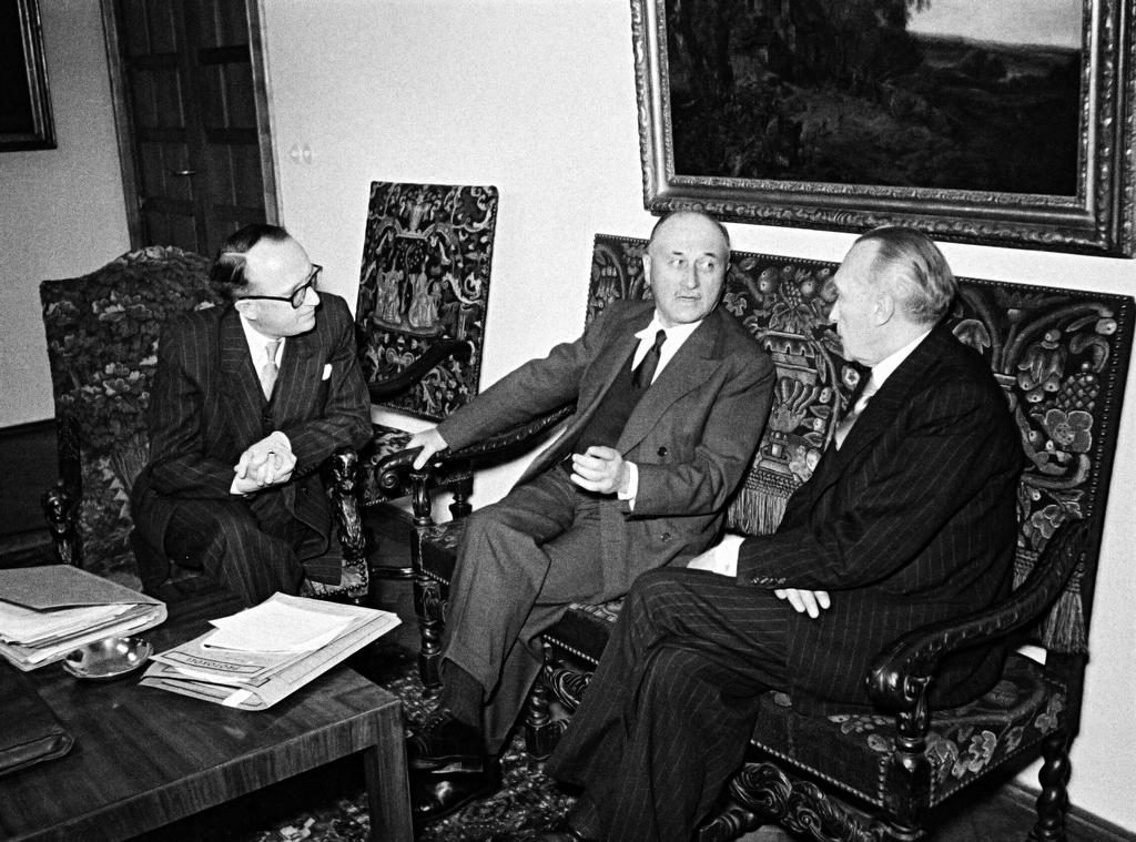 Walter Hallstein, Jean Monnet y Konrad Adenauer, 5 de abril de 1951