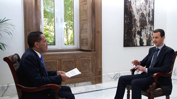 El presidente sirio Bashar Al Assad durante la entrevista con Telesur.