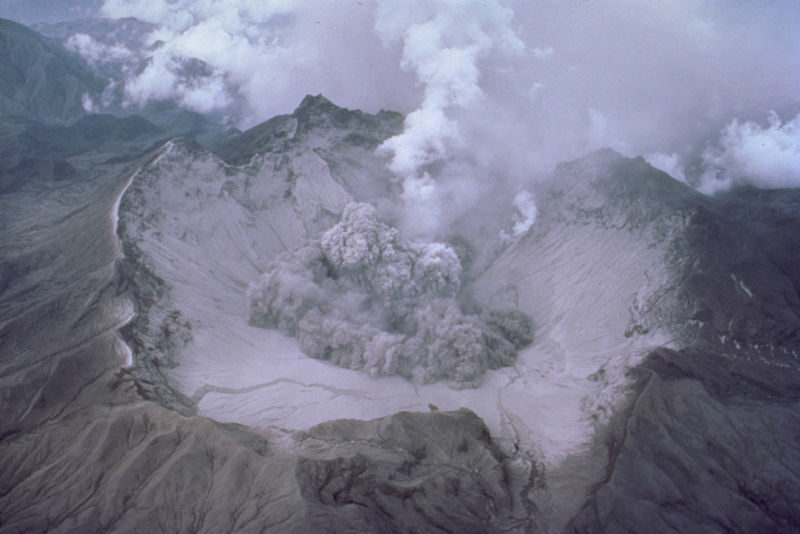 Erupción inicial de Pinatubo