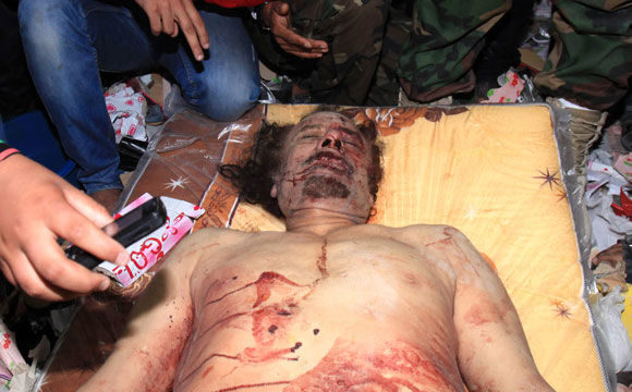 El cadáver de Gadafi