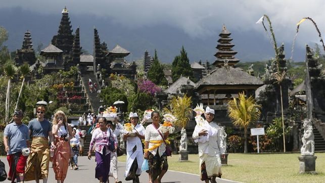 Elevan la alerta del volcán Agung en Bali por segunda vez en cinco días