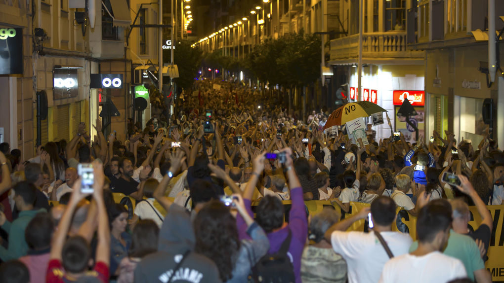 Más de 10.000 manifestantes en Murcia por el soterramiento del tren del AVE .