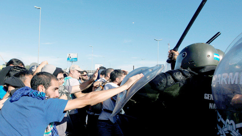 manifestantes policías argentina