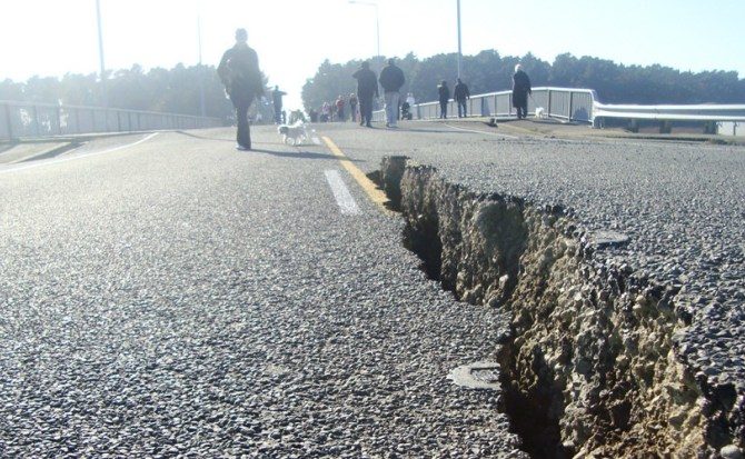 grieta terremoto crack earthquake