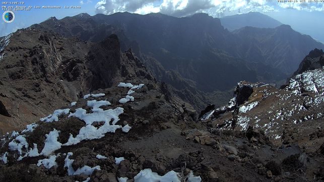 Imagen que presenta este viernes las cumbres del Roque de Los Muchachos. Imagen captada del Sky Live TV.