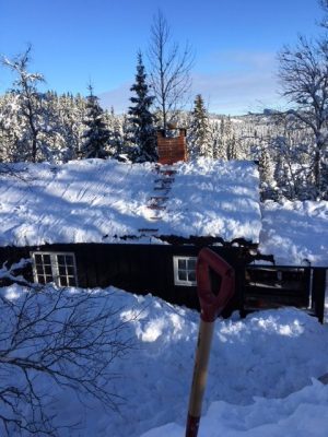 It’s time to shovel rooftops all over Southern Norway after heavy snowfall this winter.