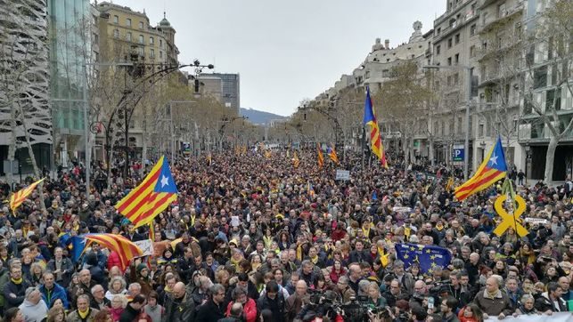 Manifestación de Òmniun y la ANC por la detención de Puigdemont