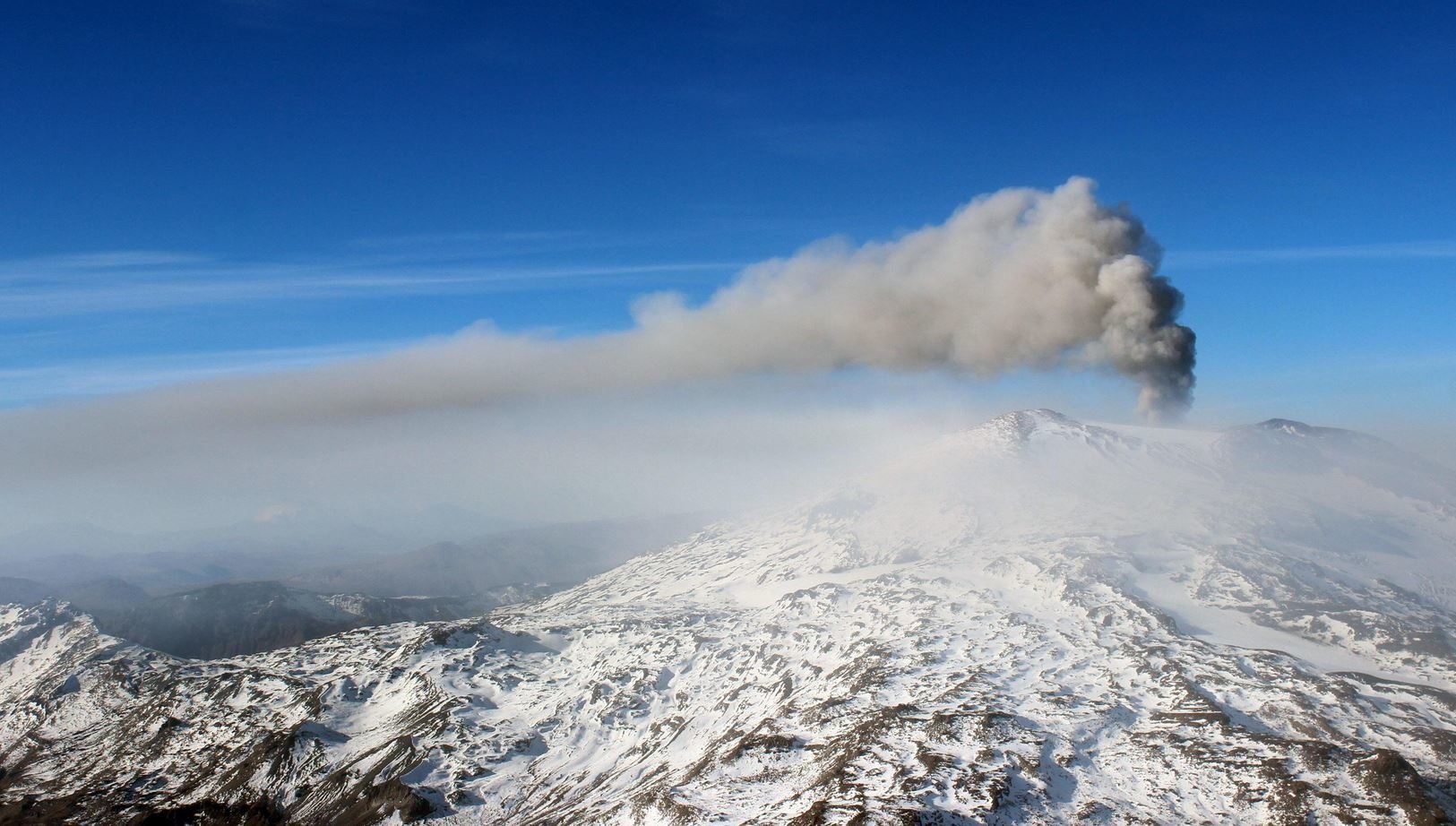 Alerta amarilla en el volcán Copahue de Argentina por un ...