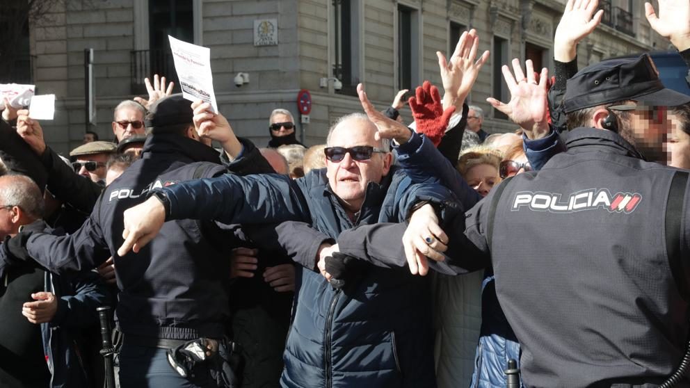 Manifestantes por las pensiones dignas en España