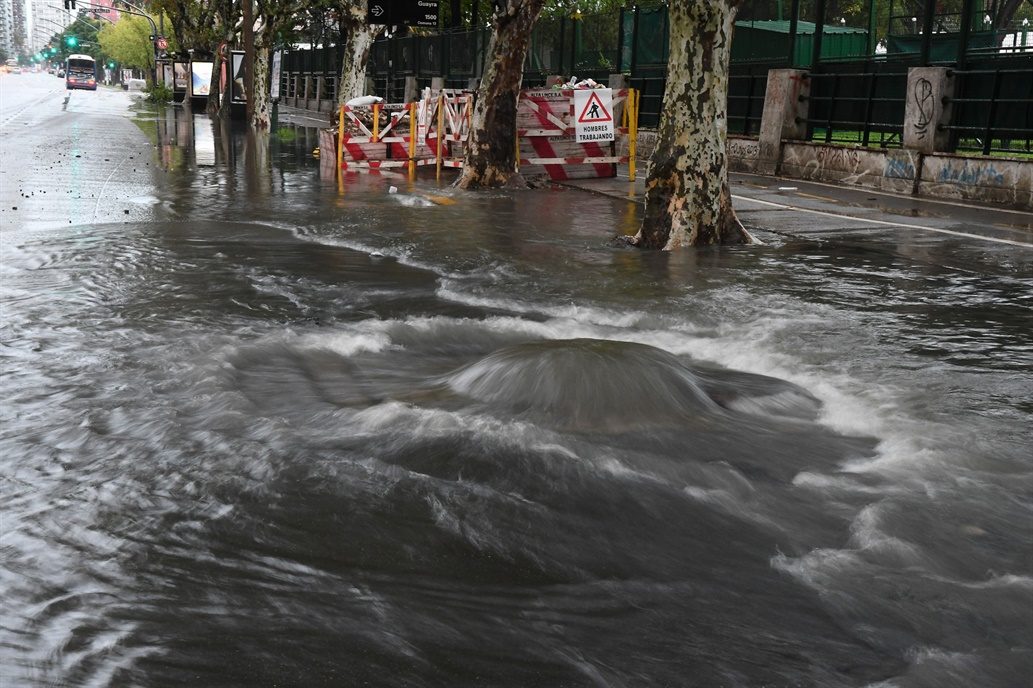 Hubo inundaciones en calles de distintos barrios, entre ellos, la avenida Libertador a la altura de Núñez