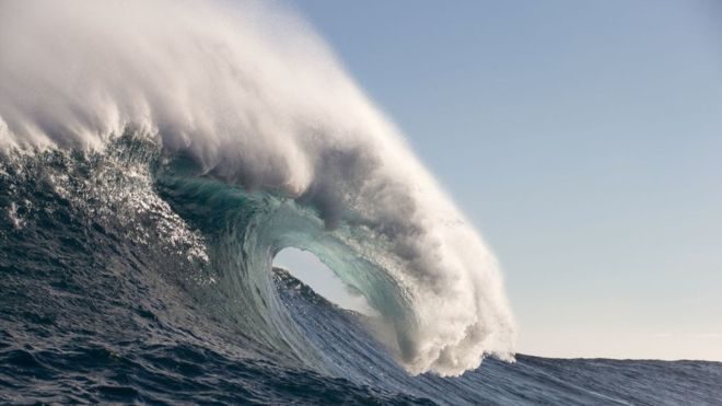 En la imagen, una ola fotografiada en Hawai en 2017.