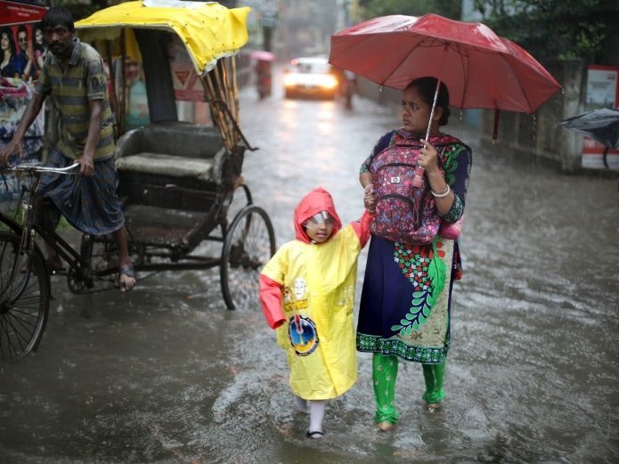 Cuatro muertos y miles de afectados por lluvias en la India. Foto: EFE