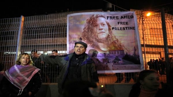 La adolescente palestina fue condenada por un tribunal militar israelí a ocho meses de prisión y debe pagar una multa de 1.500 dólares.