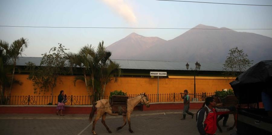El volcán de Fuego de Guatemala mantiene sus erupciones.