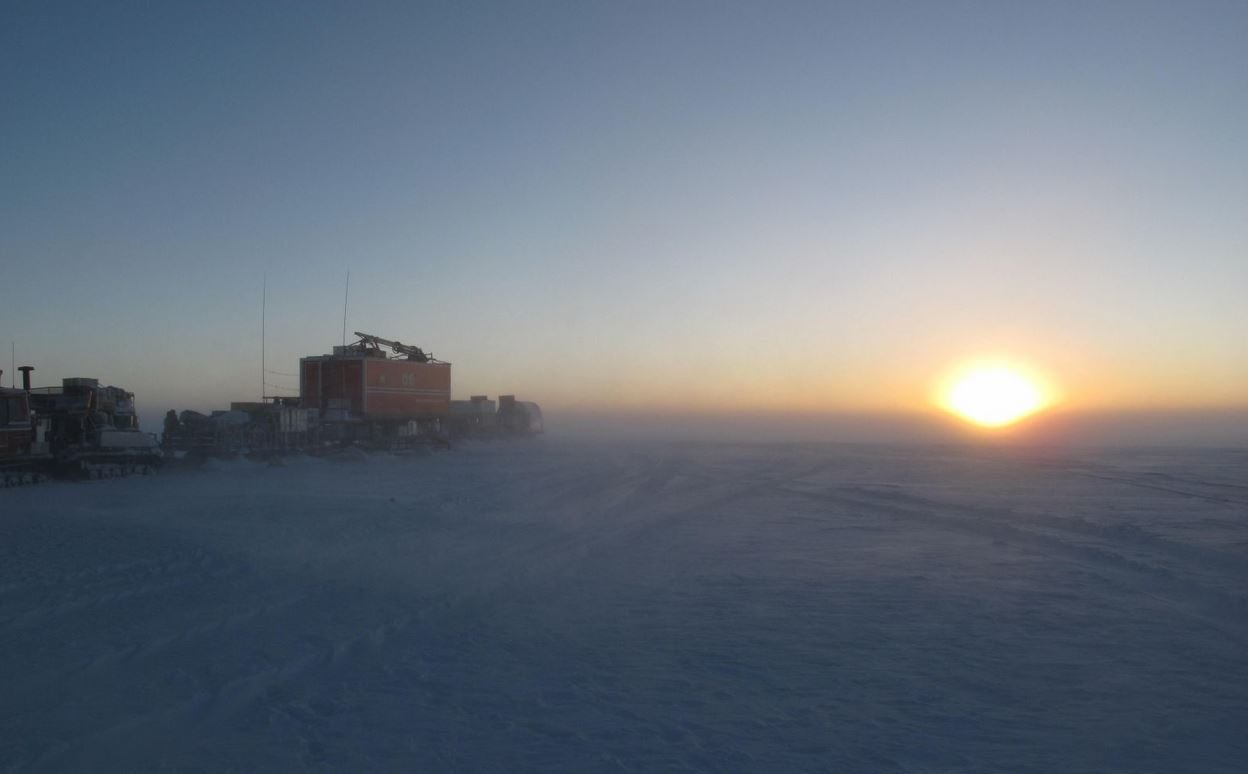 La meseta del este de la Antártida es una extensión desolada azotada por el viento del tamaño de Australia con pocas bases o instrumentos.