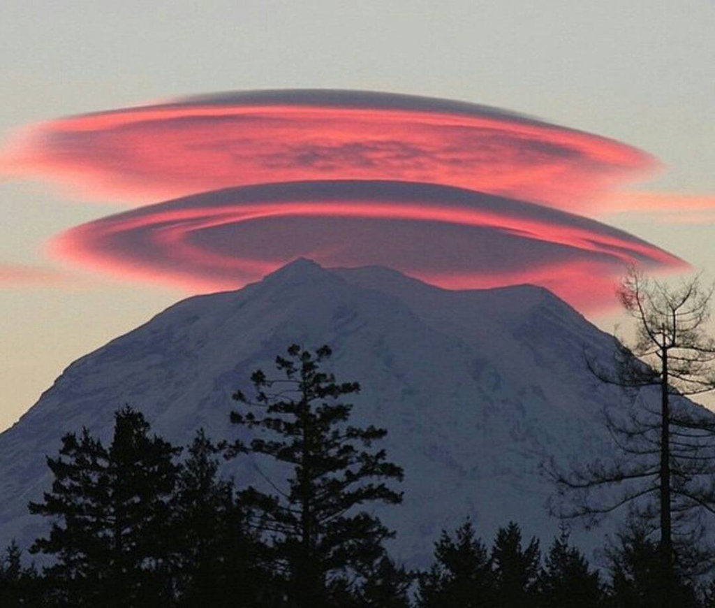Clic para aumentar Lenticular clouds at My Rainier