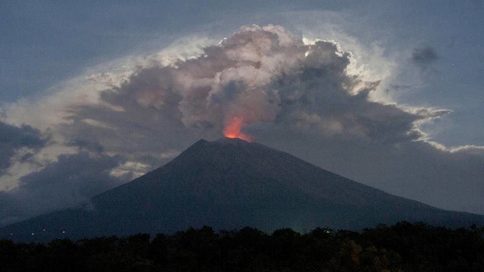 El volcán Agung, esta mañana.