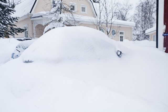 A car buried under snow in Luleå.