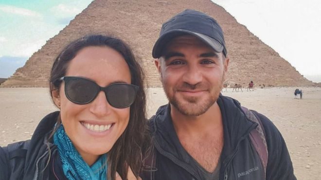 La pareja estadounidense comenzó su travesía sobre ruedas en julio de 2017, justo un año antes de su muerte. Un año después murieron en Tayikistán.