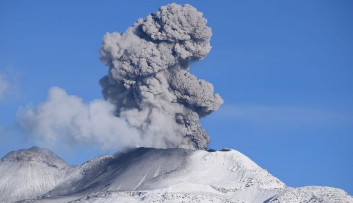 El volcán Sabancaya se encuentra en la provincia de Caylloma, en la región Arequipa.