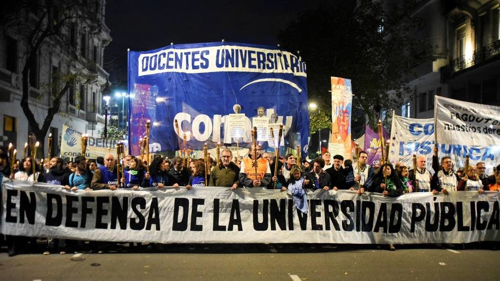 Argentino,manifestaciones educativas,universitarios