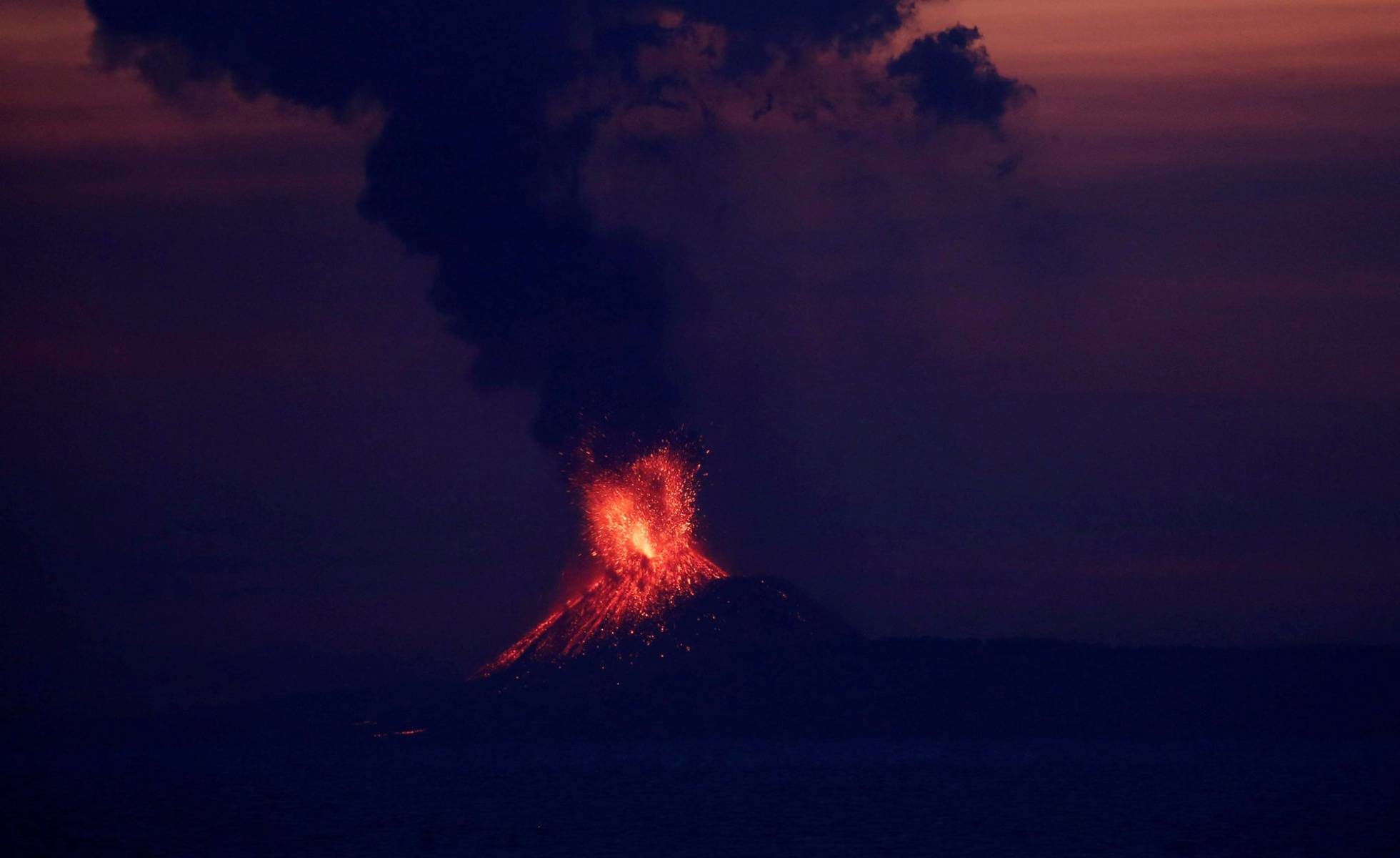 El volcán Anak Krakatau, en Indonesia, entró en erupción el pasado 22 de septiembre.