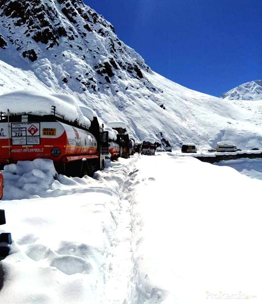 Vehicles stranded at Bara-lacha la due to heavy snowfall, some 80 km away from Keylongin Lahaul and Spiti district of Himachal Pradesh