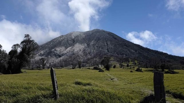 El volcán Turrialba lanza ceniza y gases a mil metros de altura en Costa Rica