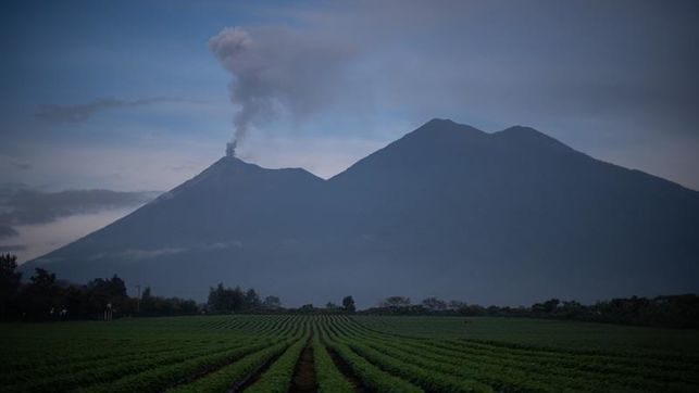 El volcán de Fuego de Guatemala mantiene hasta doce explosiones por hora