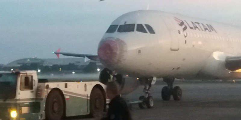 avión LATAM aplastado