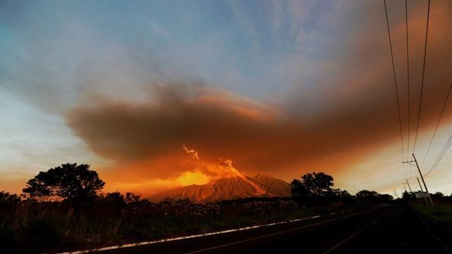 Descienden lahares fuertes del volcán de Fuego de Guatemala por las lluvias
