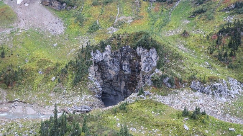 cueva en el parque de Wells Gray,Canadá