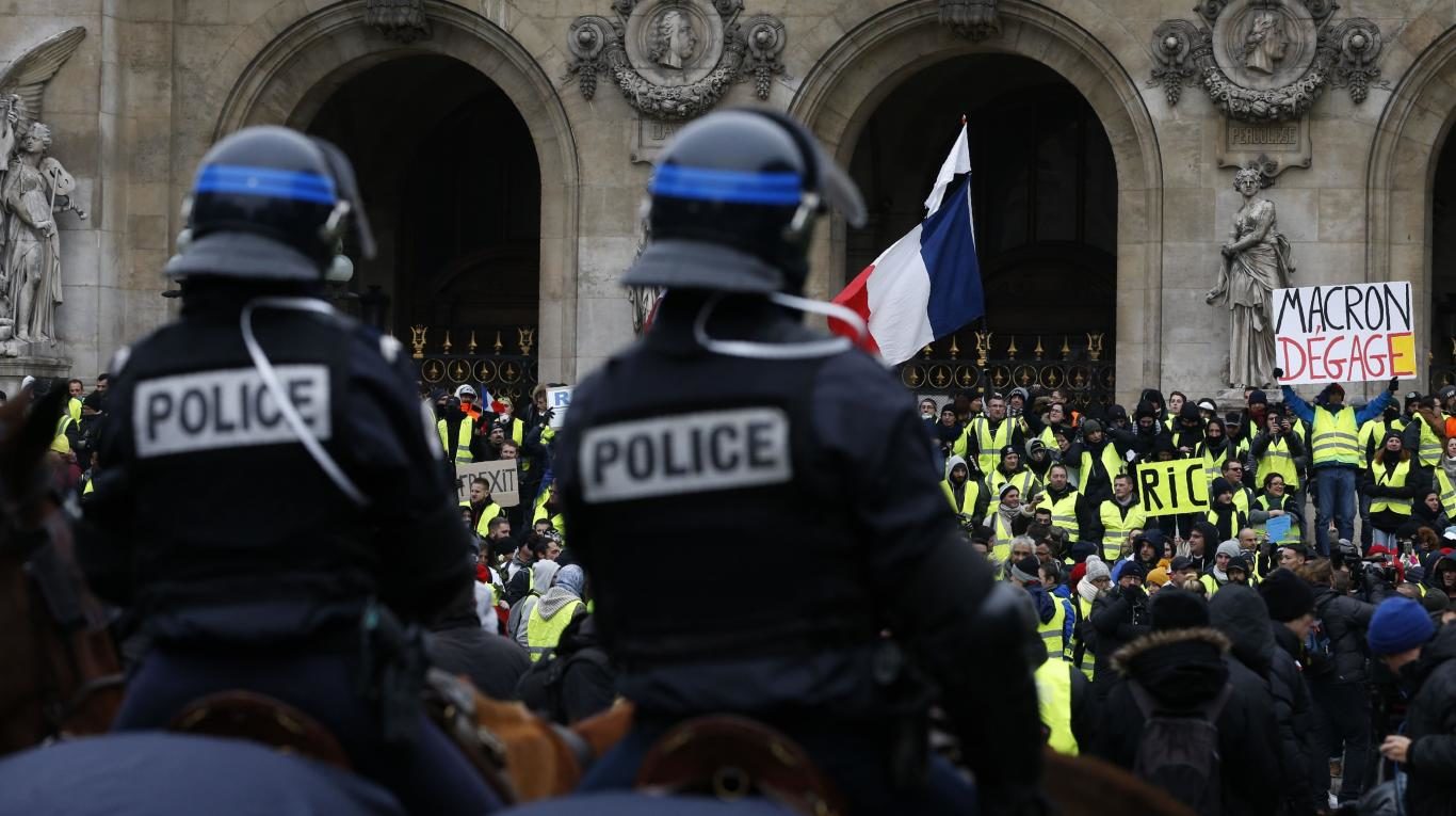 policía francesa y Chalecos Amarillos