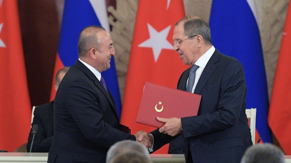 Sergey Lavrov y Mevlüt Çavuşoğlu