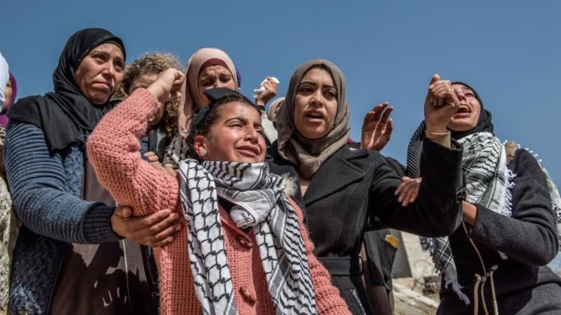 palestinian mourners,familiares de Naasan lloran durante su funeral en la aldea de al-Mugheir