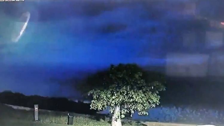 Captaron un ovni en medio de una tormenta eléctrica