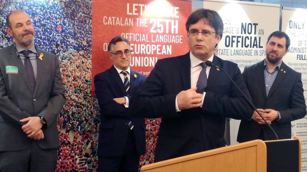 Puigdemont participa sin previo aviso en una exposición en la Eurocámara.