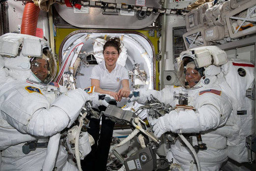 La NASA cancela el primer paseo espacial femenino por falta de tallas