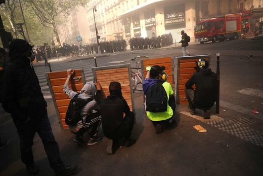 yellow vest protest paris