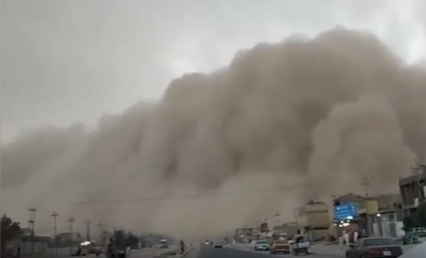 Large dust storm hits Najas, Iraq
