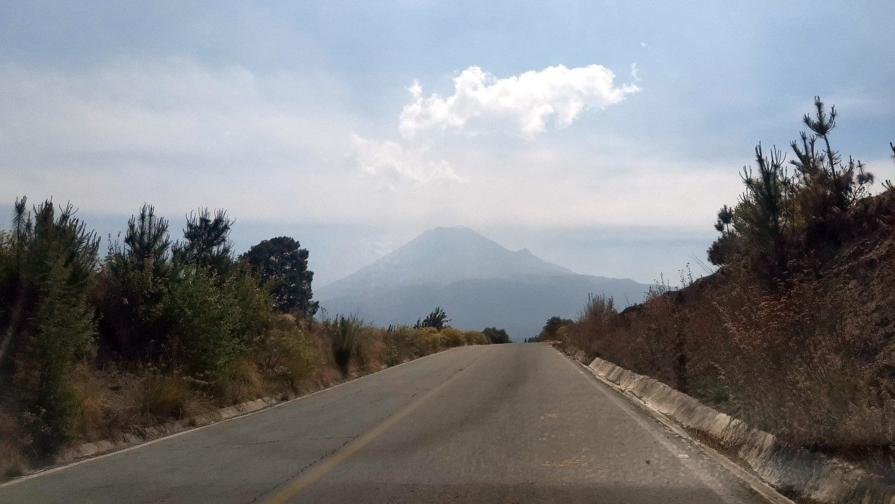 Vista del 'Popo' desde la carretera que comunica al llamado Paso de Cortés. / Paola Morales / RT