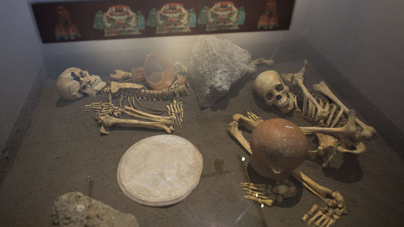 esqueletos de españoles sacrificados, México