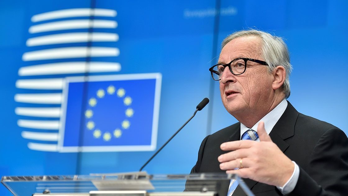 Jean-Claude Juncker, desconocemos si en estado ebrio o sobrio.