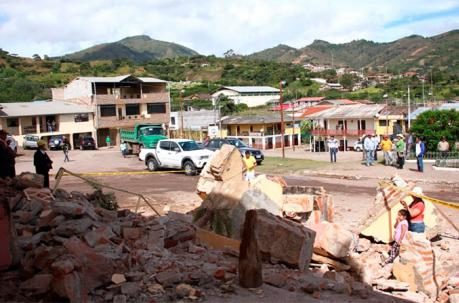 La iglesia de la parroquia Nambacola del cantón Gonzanama de la provincia de Loja sufrió daños en el sismo de la madrugada de hoy, 26 de mayo de 2019.