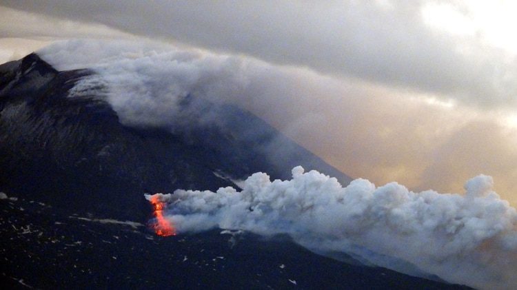 La imagen fue difundida por Boris Behncke (@etnaboris), investigador del Instituto Nacional de Geofísica y Volcanología es un instituto de investigación en geofísica y volcanología en Italia