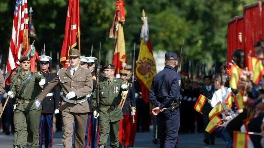 Las fuerzas estadounidenses participan en una marcha militar en Madrid, la capital de España.