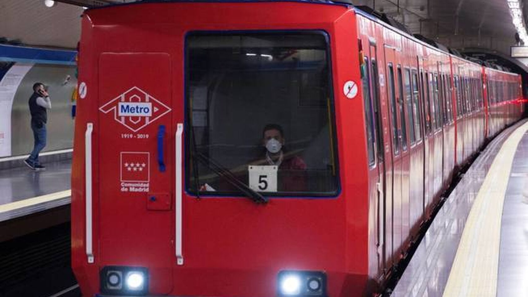 Un brasileño con antecedentes empuja a un joven a las vías del metro de Madrid